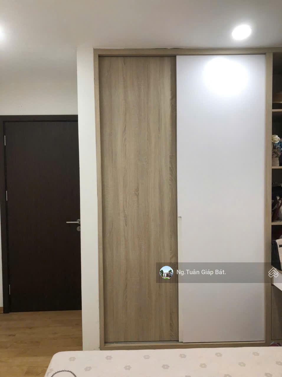 Bán căn trục 10 tòa 176 5.6 tỷ.73m2 trên sổ.