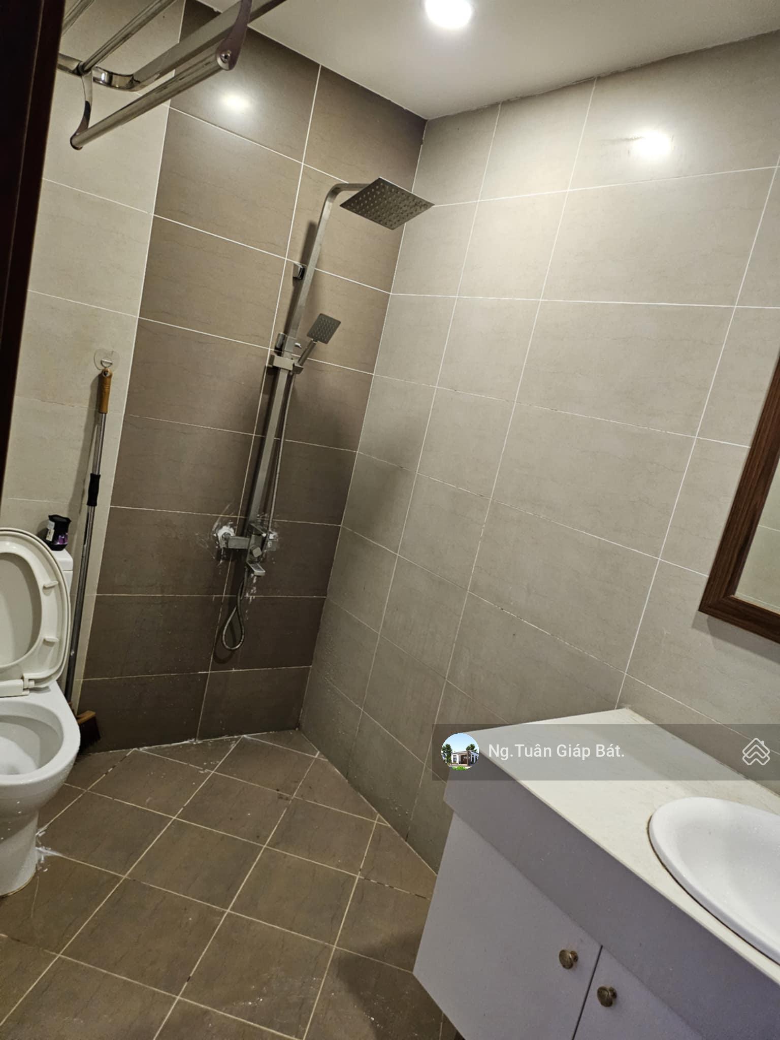 Bán căn trục 10 tòa 176 5.6 tỷ.73m2 trên sổ.