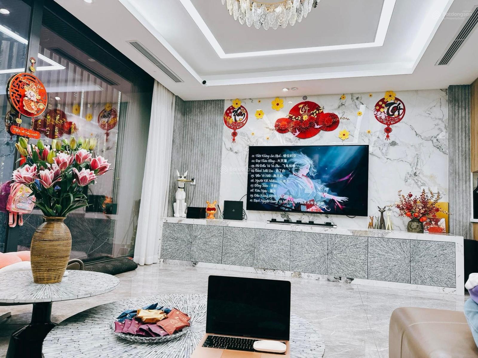 Siêu phẩm Yên Lạc gara 2 ô tô 6 tầng thang máy đầy đủ nội thất diện tích: 80m2 mặt tiền 6.1m