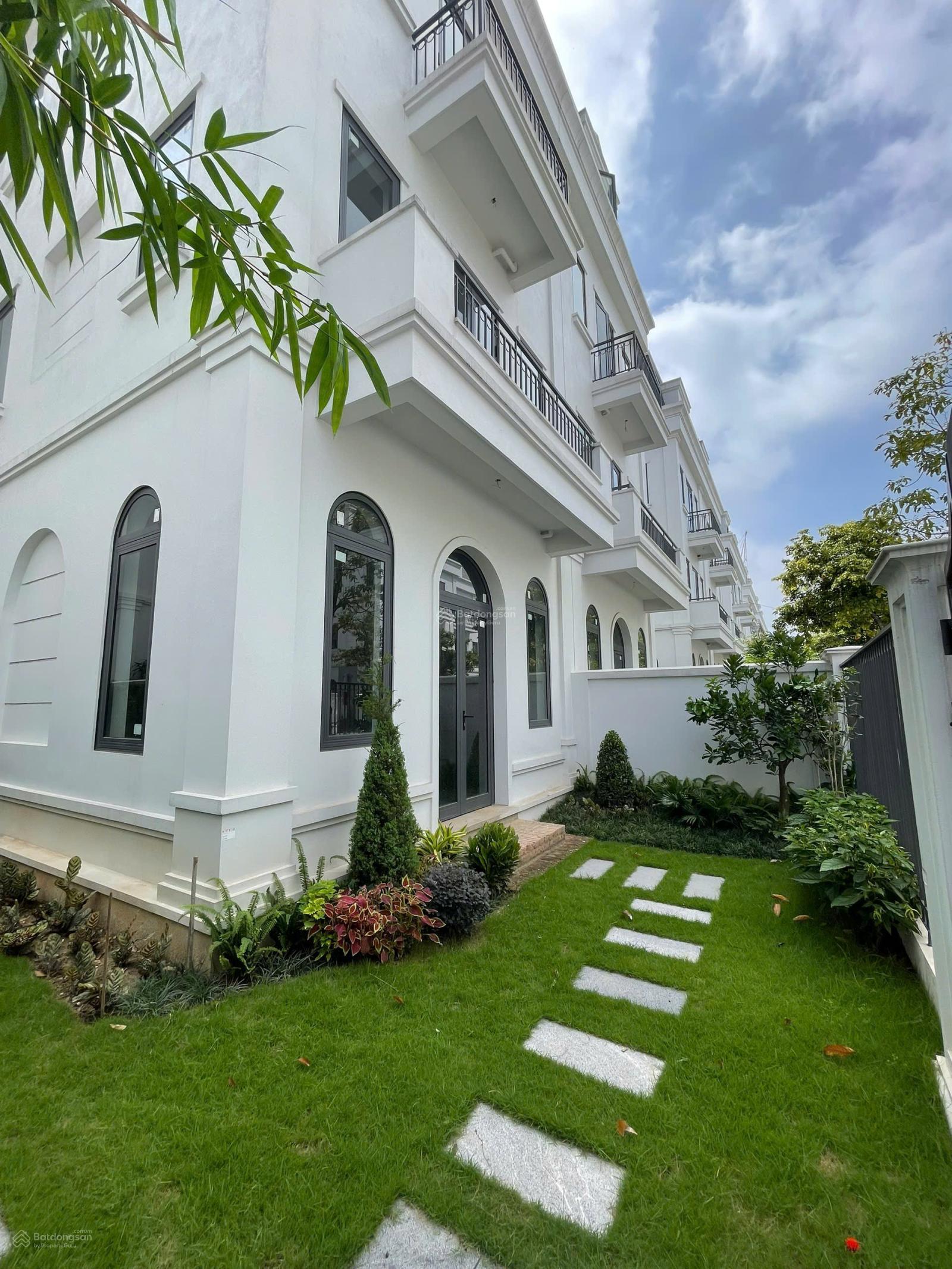 Chính chủ cho thuê biệt thự Solasta - Dương Nội. DT 202m2, hoàn thiện mặt ngoài cực đẹp, giá tốt Chính chủ cho thuê biệt thự Solasta - Dương Nội. DT 202m2, hoàn thiện mặt ngoài cực đẹp, giá tốt