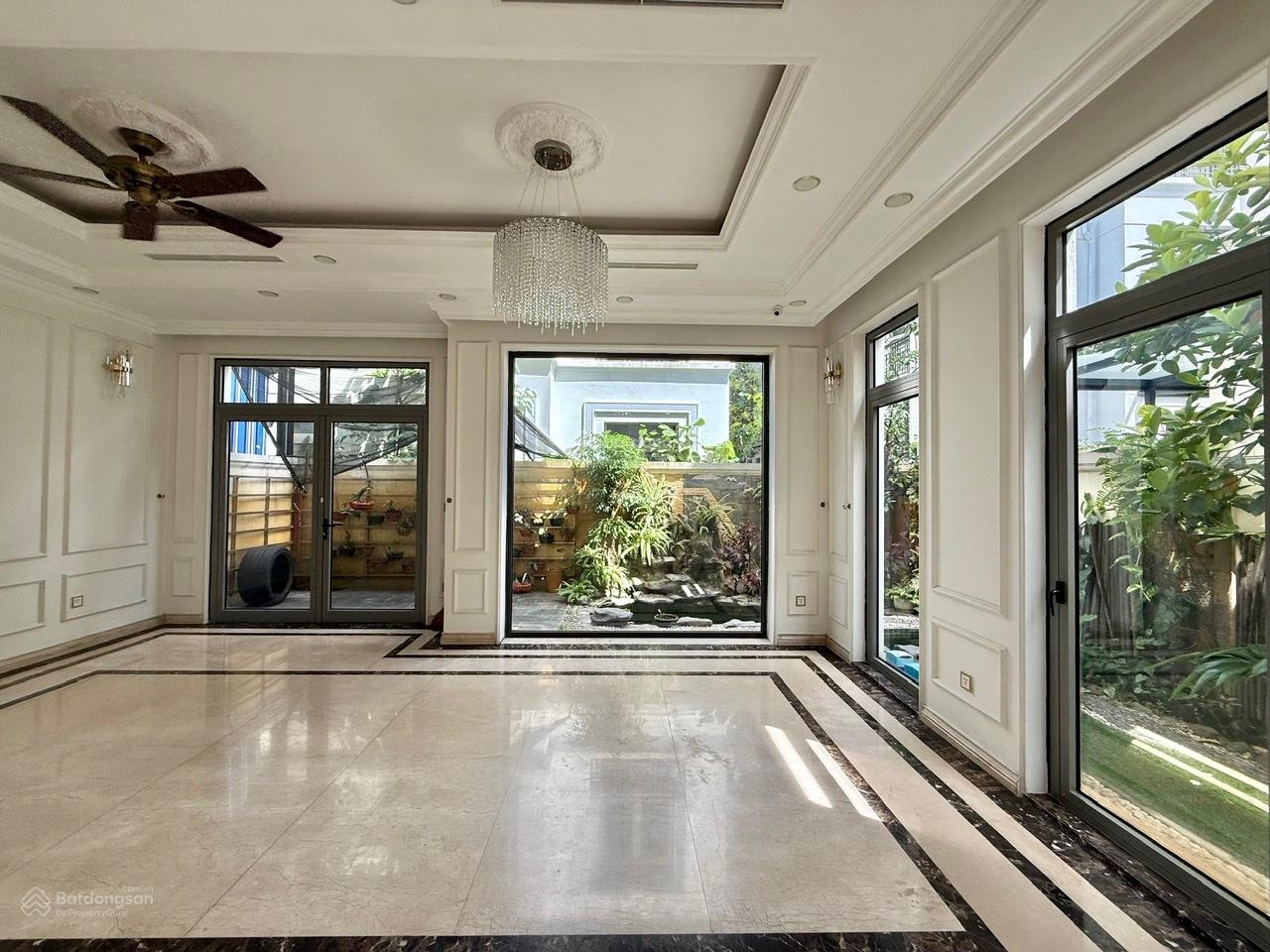 Bán nhanh biệt thự song lập Vinhomes Riverside 2, DT 180m2 XD: 100m2. Hoàn thiện thoáng, giá 45 tỷ
