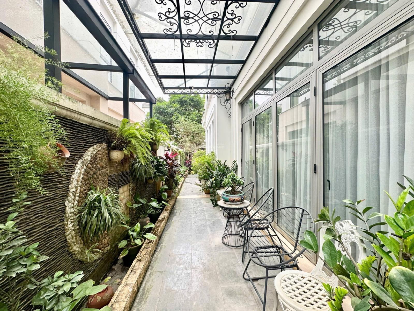 Bán nhanh biệt thự song lập Vinhomes Riverside 2, DT 180m2 XD: 100m2. Hoàn thiện thoáng, giá 45 tỷ