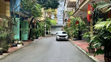 Cần Bán Nhà Mặt Ngõ To Phố Nghĩa Đô, Quận Cầu Giấy. DT sổ 55m2 x 5T, MT 5m vị trí đẹp, KD sầm uất