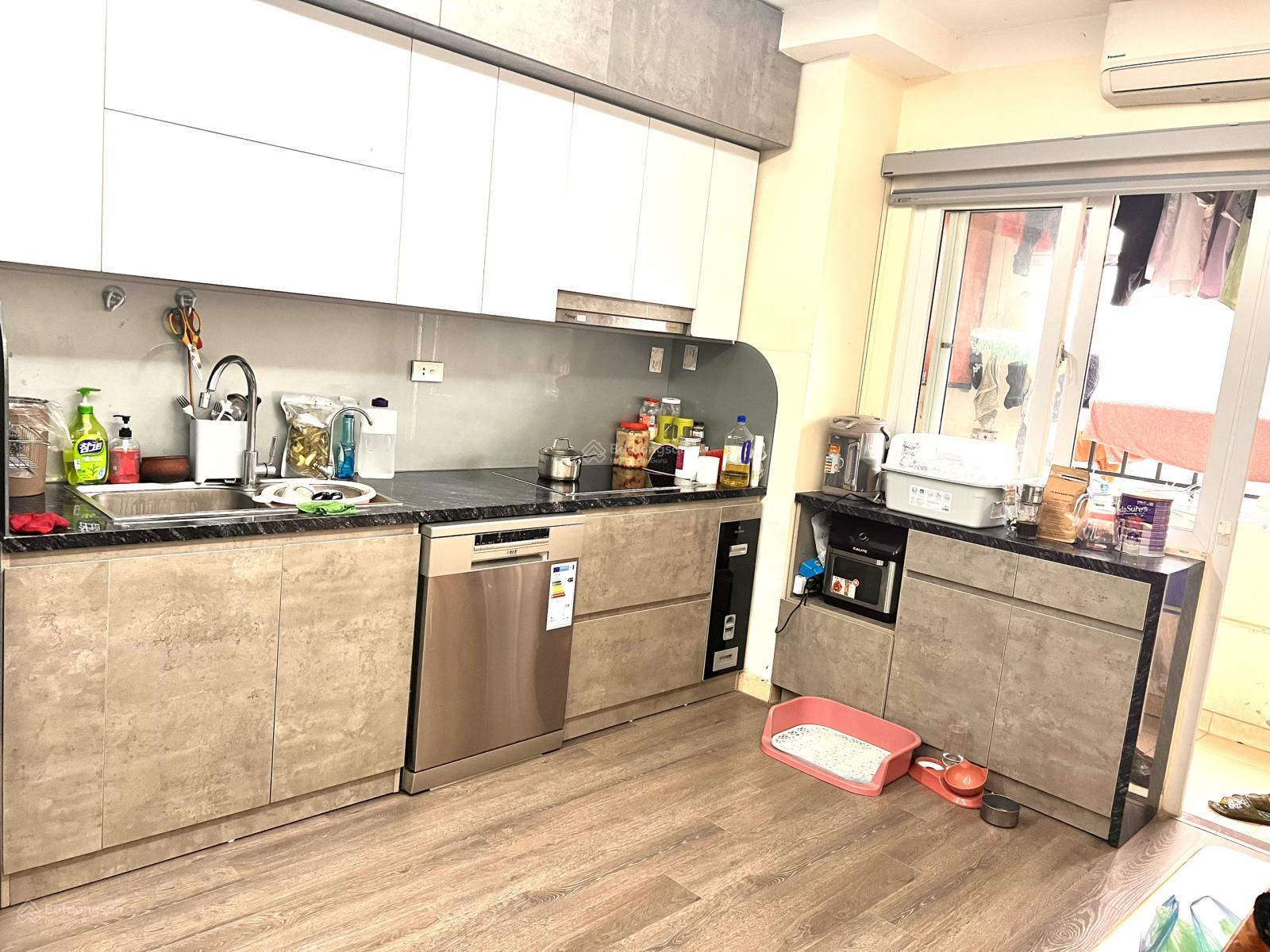 Chị gái em cần chuyển nhượng lại căn 2PN 70m2 KĐT Nam Cường chỉ 5,2 tỷ NT đầy đủ ạ