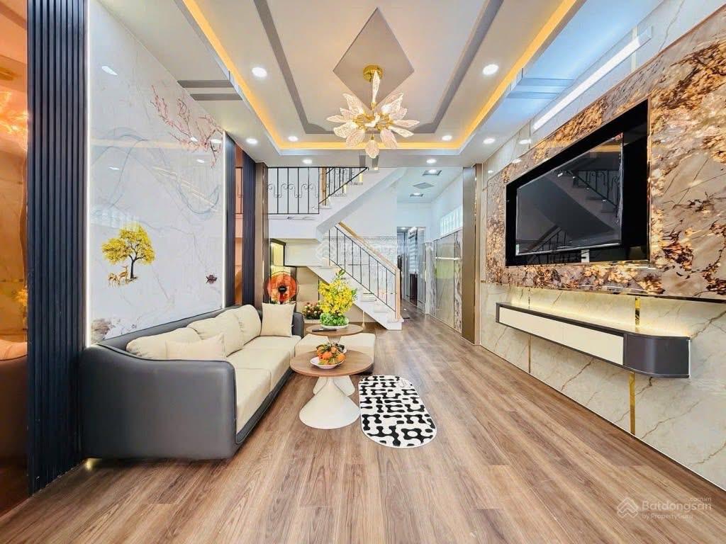 Cần tiền bán nhanh nhà Cao Đạt-P1-Q5, gần bệnh viện Nhiệt Đới. 2tỷ390/62,5m2 đang cho thuê 17 triệu