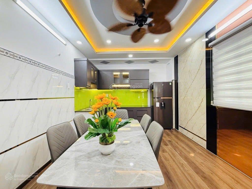 Cần tiền bán nhanh nhà Cao Đạt-P1-Q5, gần bệnh viện Nhiệt Đới. 2tỷ390/62,5m2 đang cho thuê 17 triệu