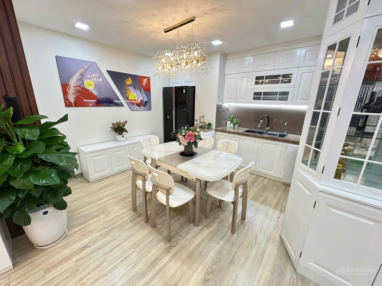 Đổi biệt thự gia đình bán nhanh 3PN tại 2A Vinaconex HTM, 102m2, tầng đẹp, giá 5tỷ8. LH 0384 028 ***