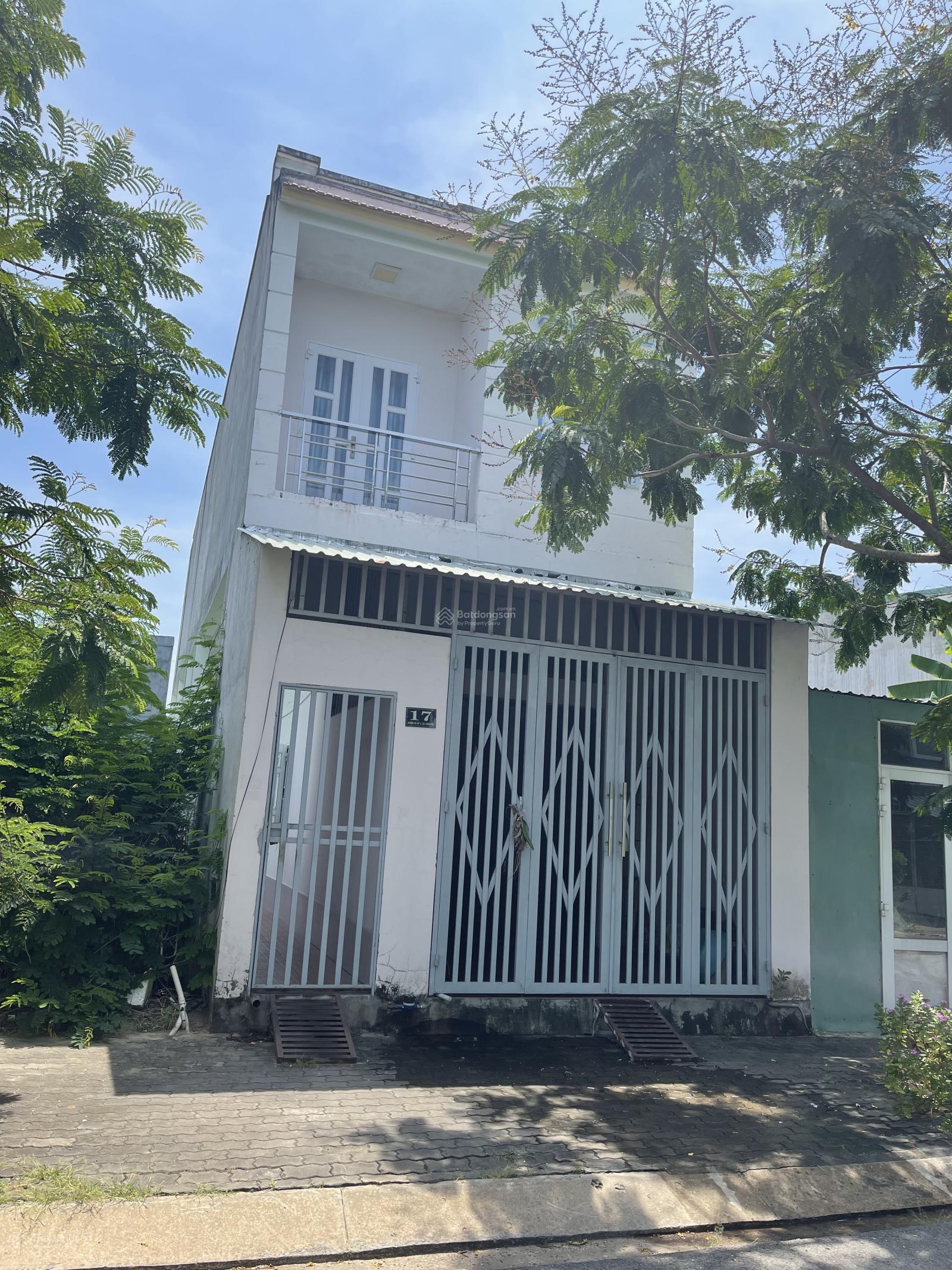 Cần bán căn nhà 1 trệt 1 lầu KDC Long Hậu Nam Sài Gòn. DT: 5m x 18m giá 3 tỷ. Sổ hồng riêng Cần bán căn nhà 1 trệt 1 lầu KDC Long Hậu Nam Sài Gòn. DT: 5m x 18m giá 3 tỷ. Sổ hồng riêng