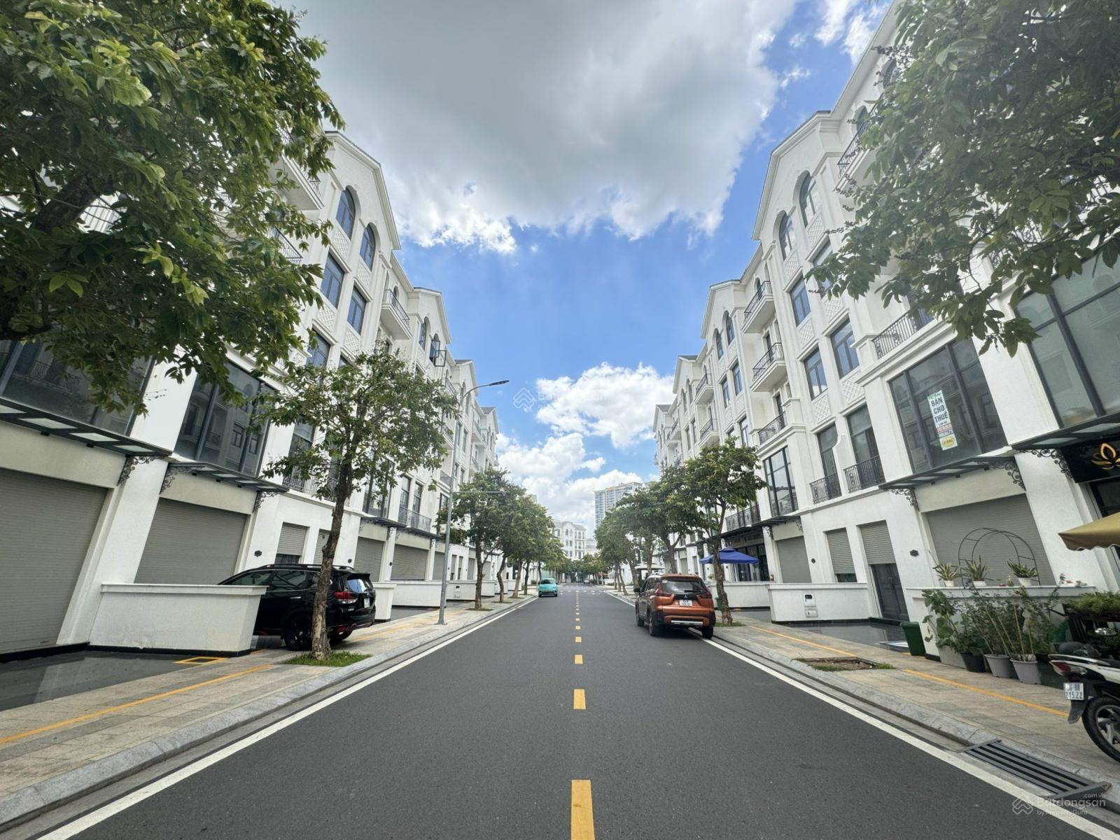 Nhà phố - bán gấp - 162m2 - Manhattan giá bán top 1 toàn khu Vinhomes Grand Park Tháng 6/2025
