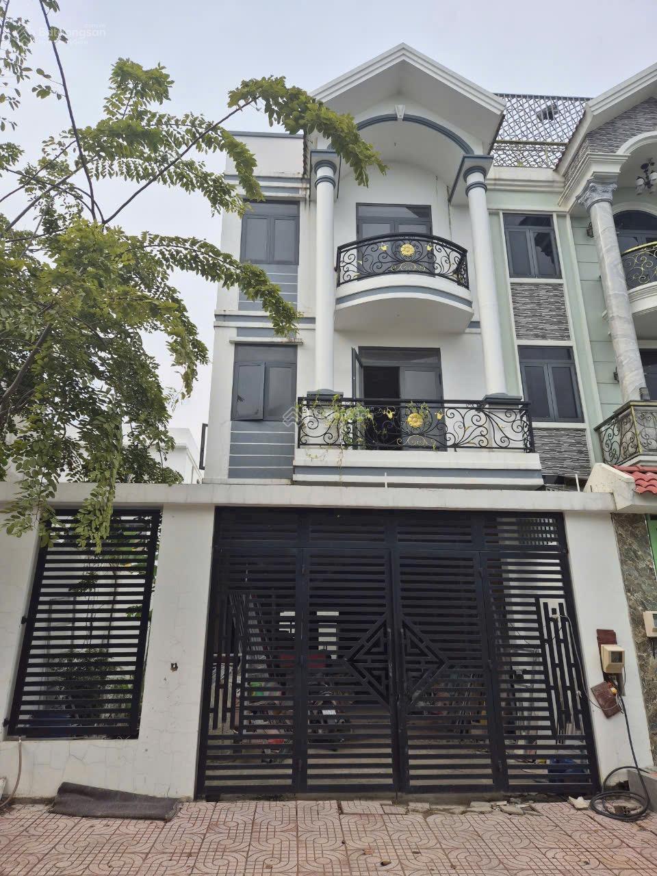 9,8 tỷ nhà 3 tầng 150m2 tại Centana Điền Phúc Thành Phường Long Trường TP Thủ Đức