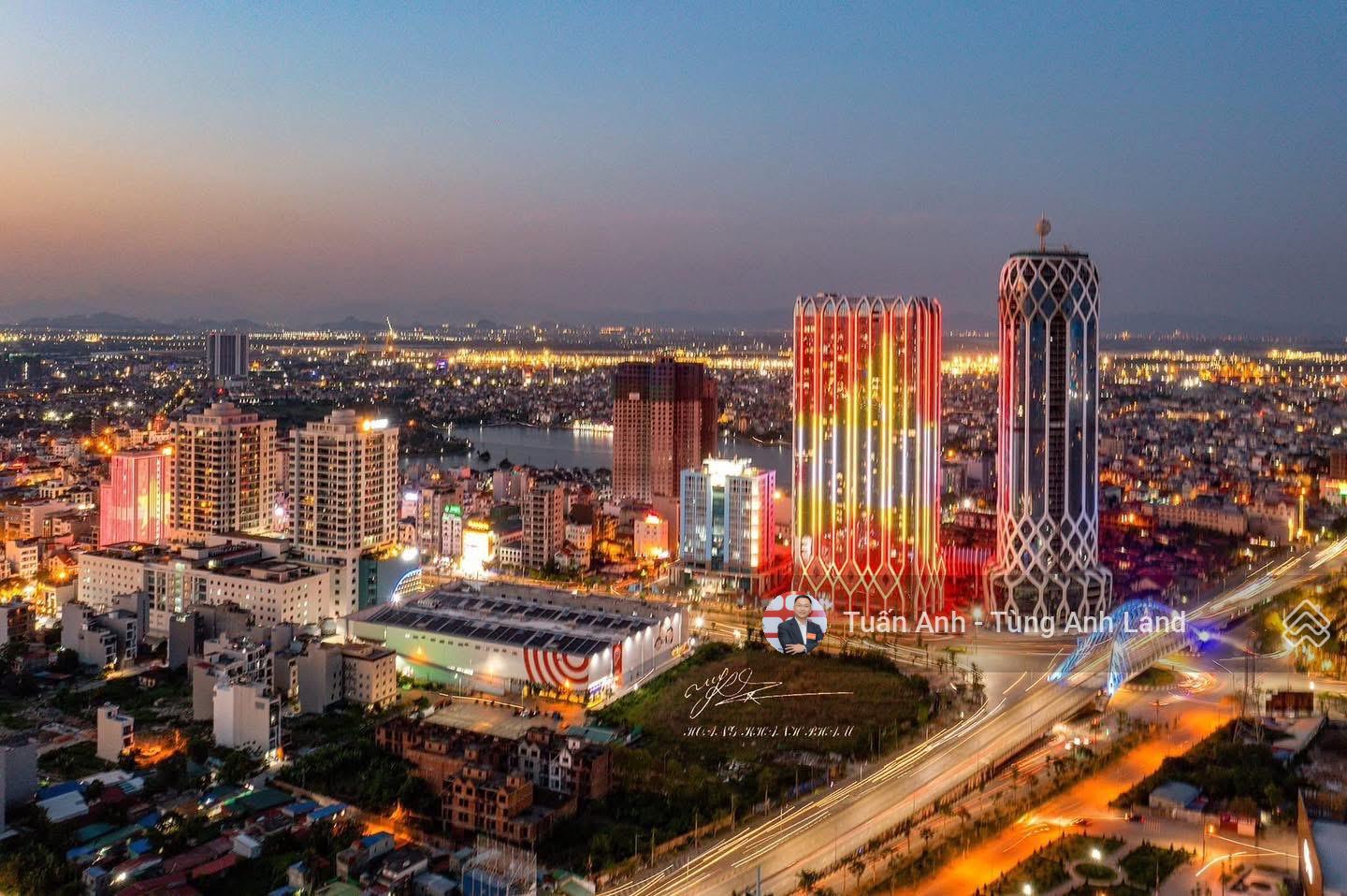 Bán tòa nhà 12 tầng 425m2 mặt đường Lê Hồng Phong