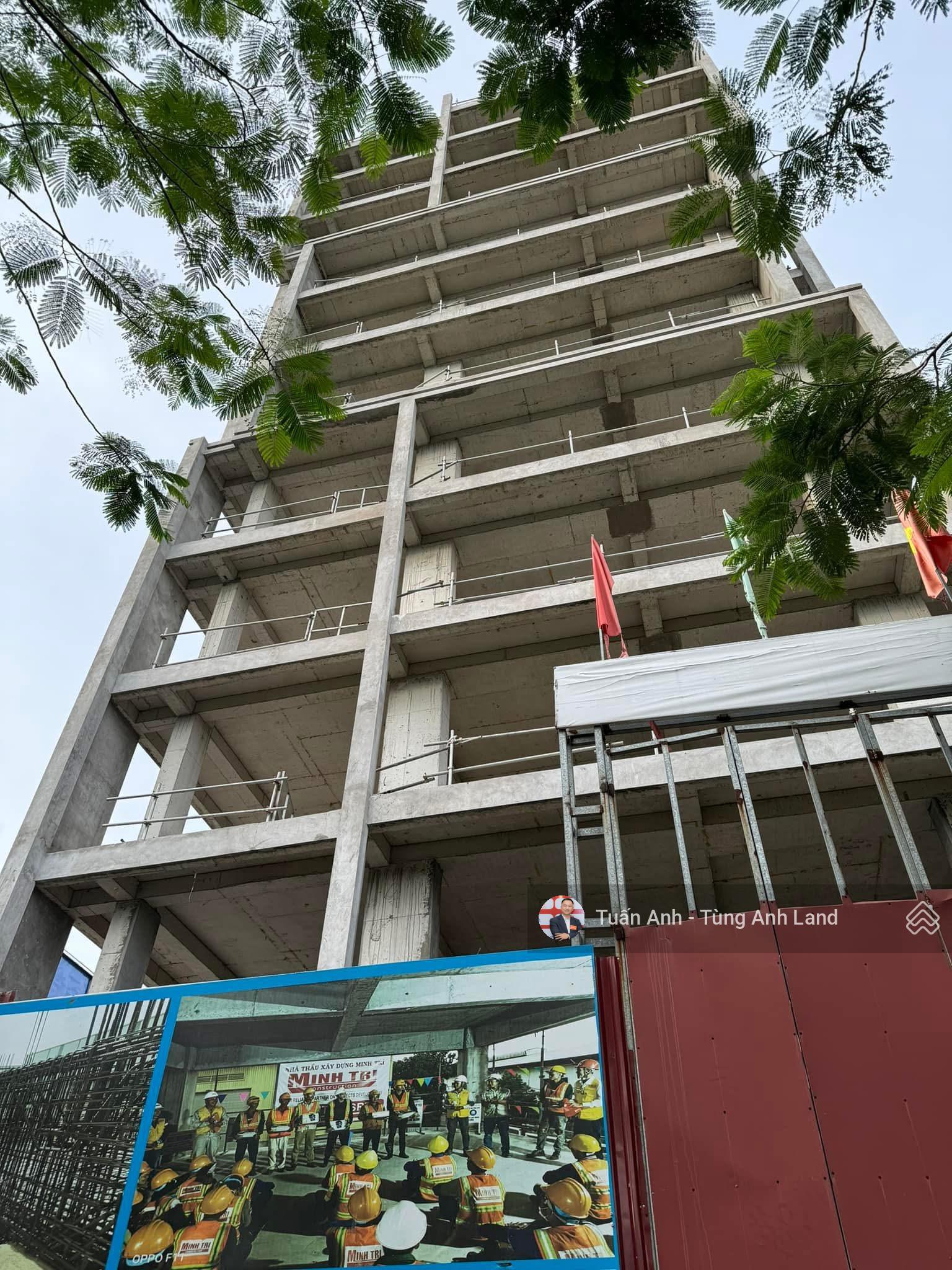 Bán tòa nhà 12 tầng 425m2 mặt đường Lê Hồng Phong