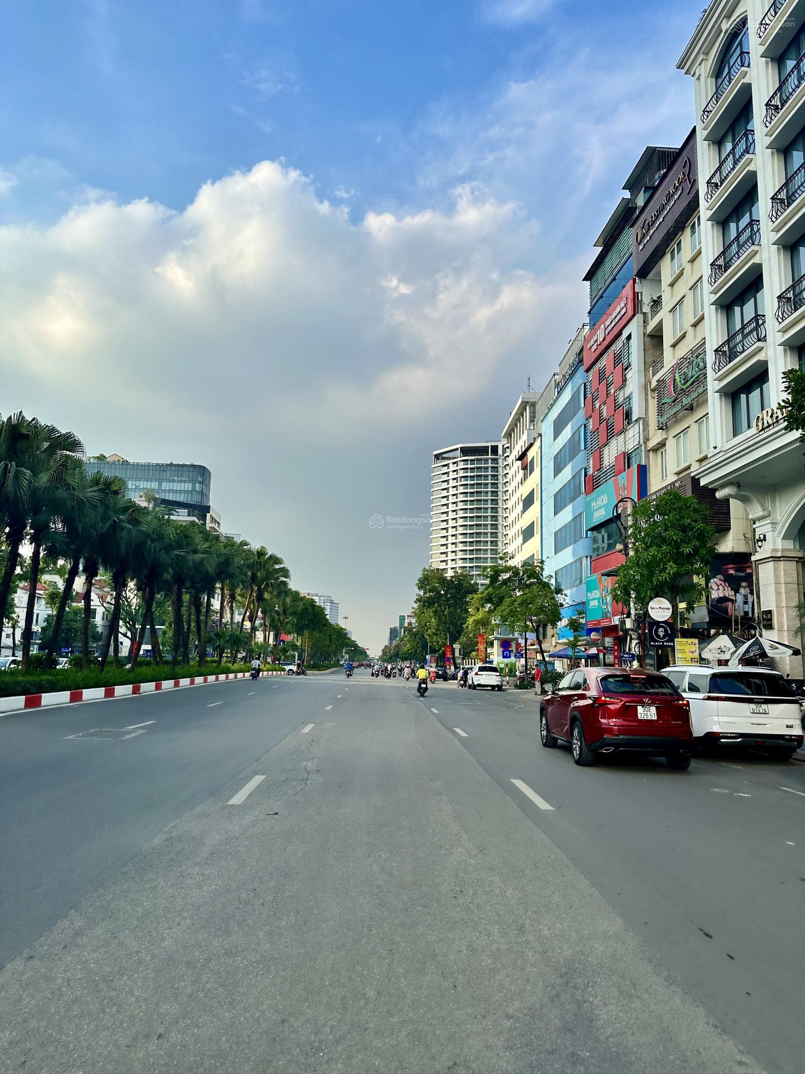 Cần Bán Nhà Lô Góc Mặt Phố Hoàng Quốc Việt, Cầu Giấy. DT 175m2 x 7T, MT 8m. Vị trí đẹp, KD Sầm Uất