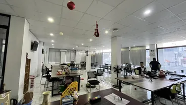 Cho thuê sàn văn phòng 200 m2 tại Làng Việt Kiều Châu Âu, sàn thông mặt tiền rộng vị trí trung tâm