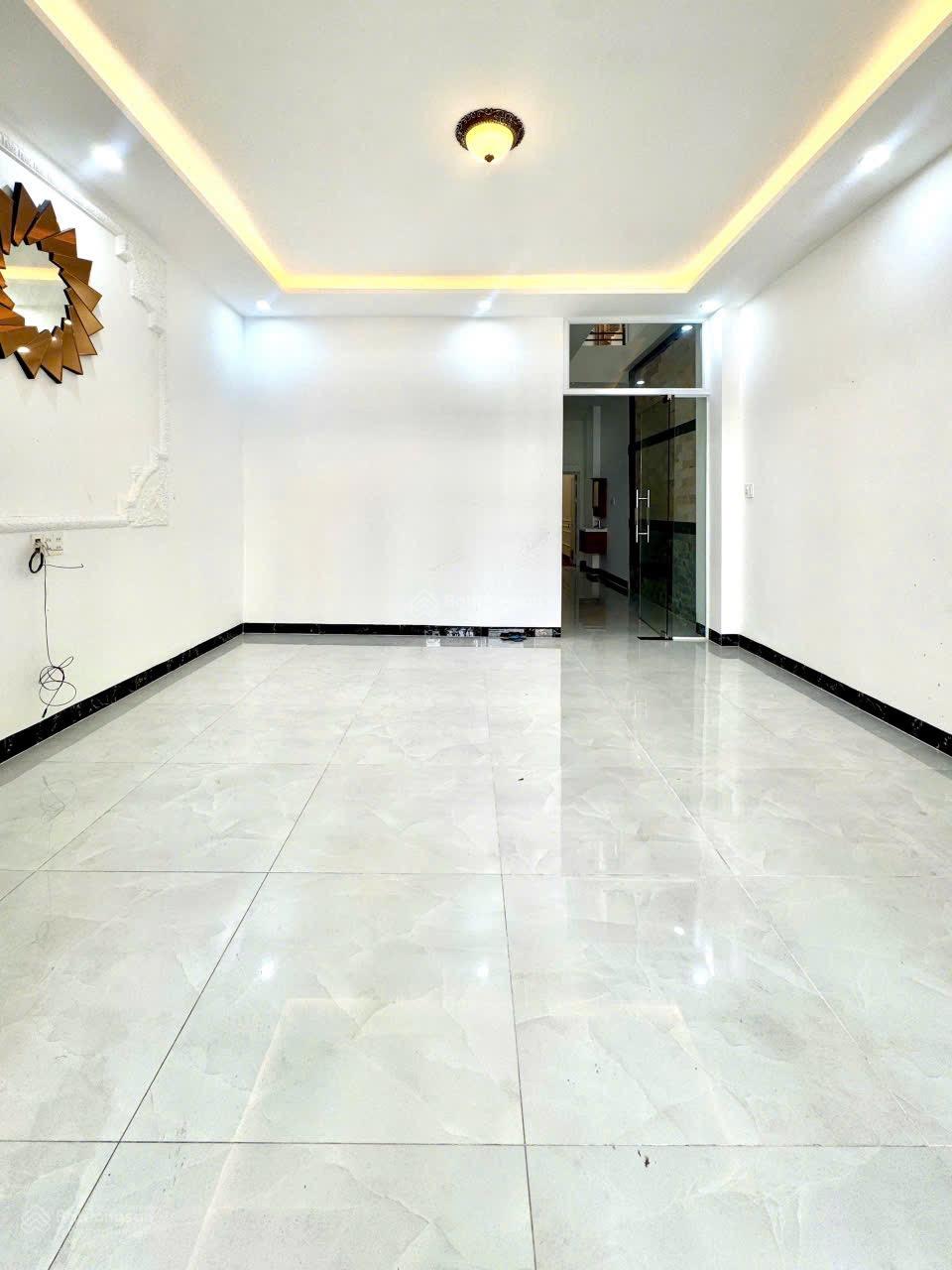 NHÀ MẶT TIỀN TRNG TÂM THÀNH PHỐ RẠCH GIÁ