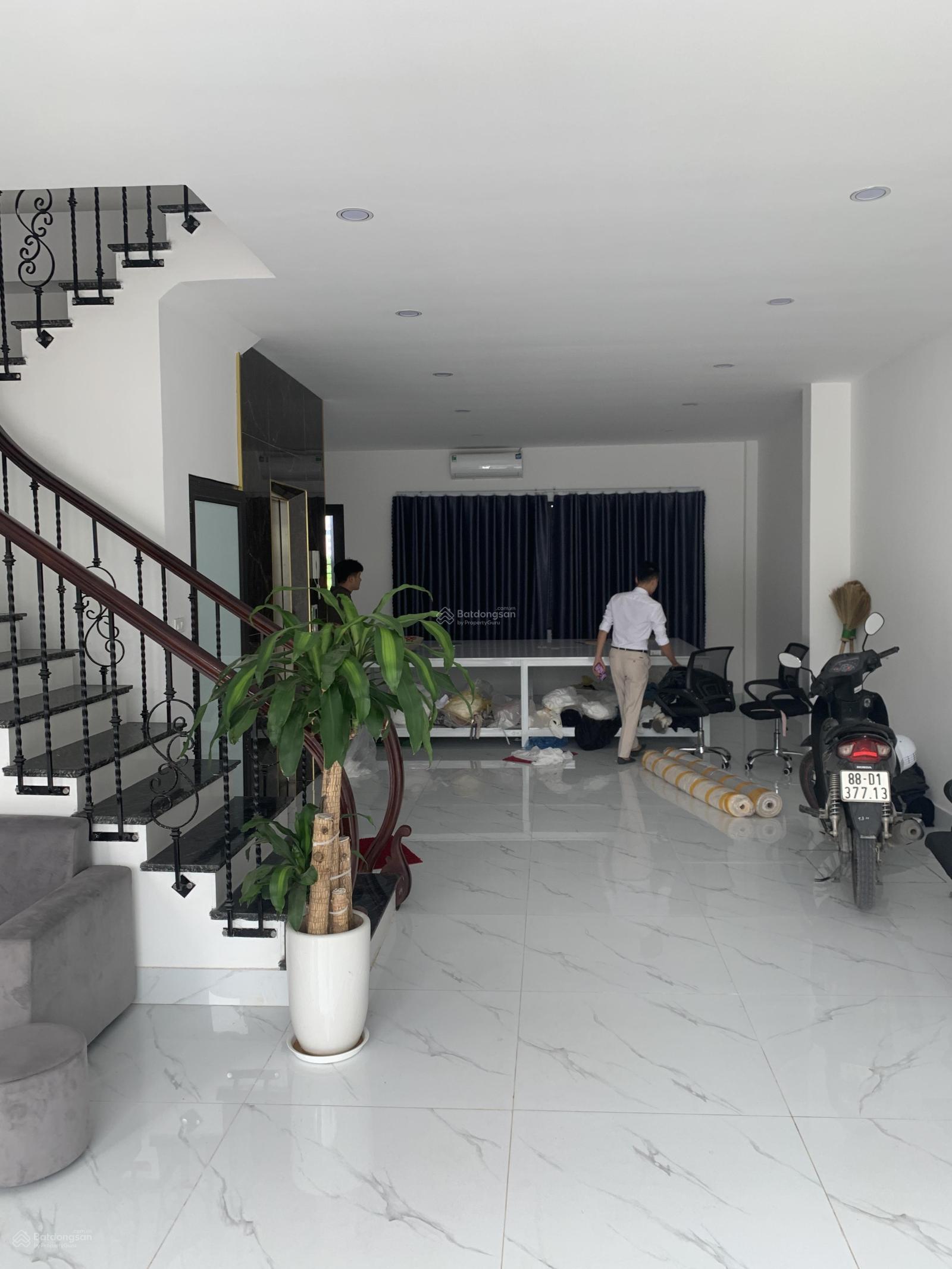 Cho thuê nhà quanh Trịnh Văn Bô. Xuân Phương, xe tải đỗ cửa, thang máy, điều hoà