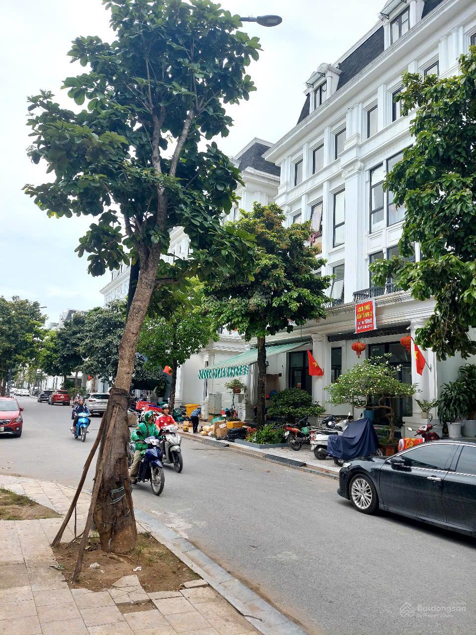 Rẻ hiếm có. Căn shophouse 5 tầng 107,5m2 Louis ngay hồ Yên Sở và đường 40m nối Tân Mai