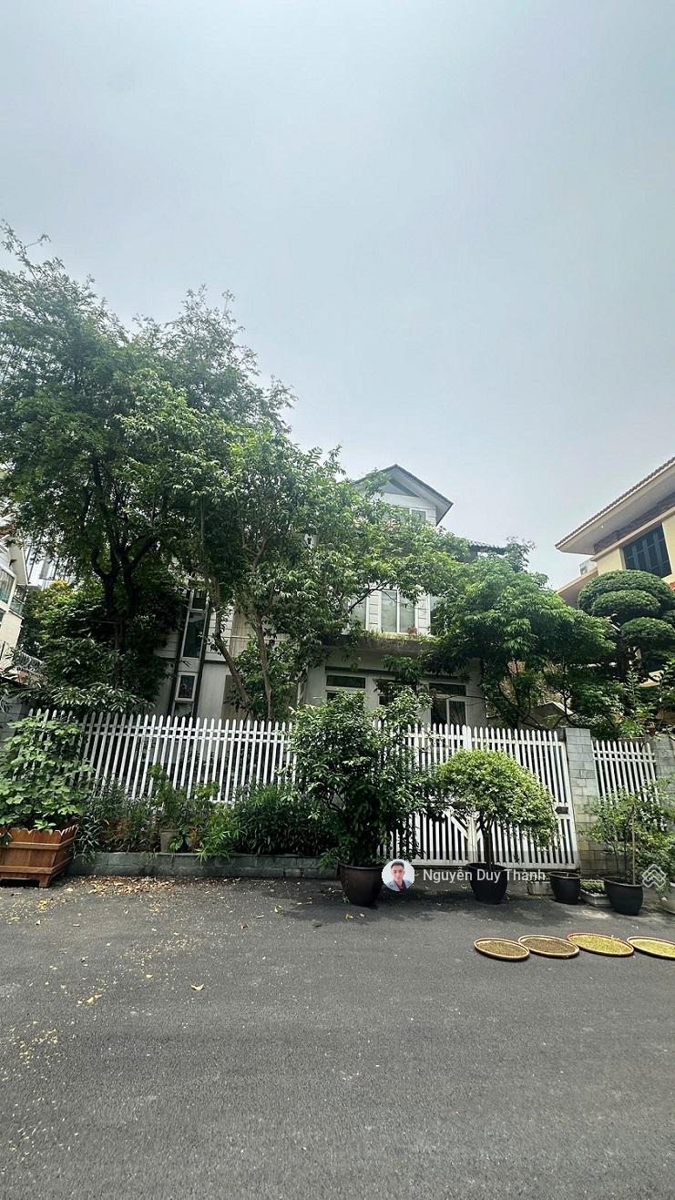 Bán biệt thự Vườn Đào Tây Hồ, 300m2 MT 16m 3tầng 1hầm, sân vườn, view khuôn viên, hạ chào 30 tỷ