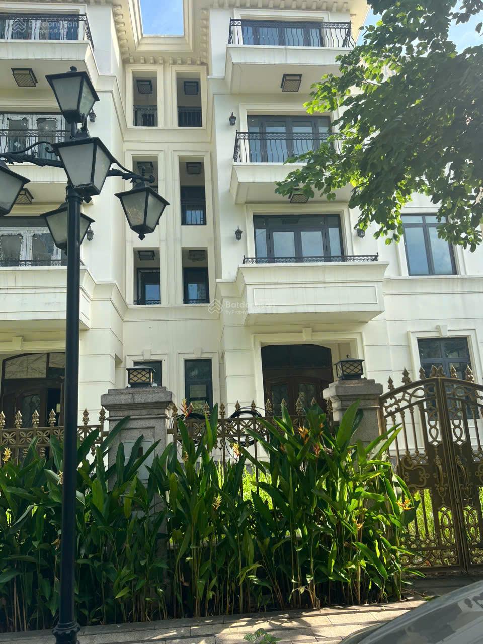 Chính chủ ký gửi BT Ba Son Quận 1 - 225m2 giá 250 tỷ - LH 0908 494 *** Tuấn .xem nhà thực tế.