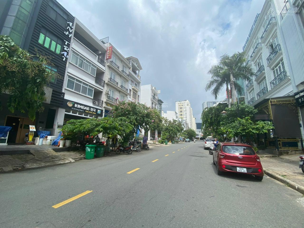 Bán nhà mặt phố Hưng Gia - PMH, Q7, TP. HCM. Giá chỉ: 28,5 tỷ. Có thang máy. LH: 0981 934 ***