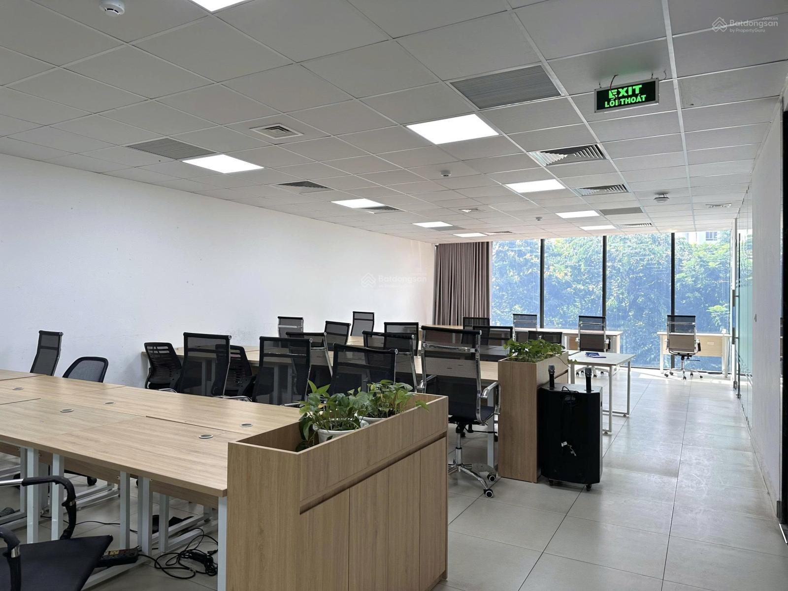 Siêu giảm giá VP 163m2 tại Duy Tân, từ 38 triệu ưu đãi chỉ còn 36 triệu, đã ngăn sẵn phòng ban