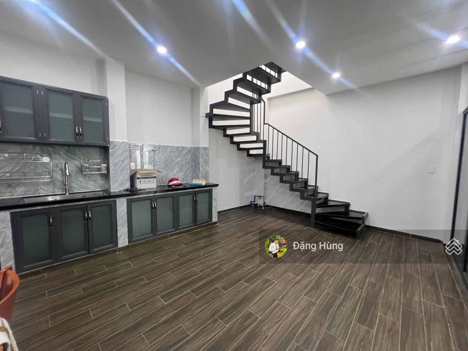 Nguyên căn 1 trệt 1 lầu - cạnh chung cư The Sun Avenue, Quận 2 - mới toanh. Giá thuê: 25tr/th