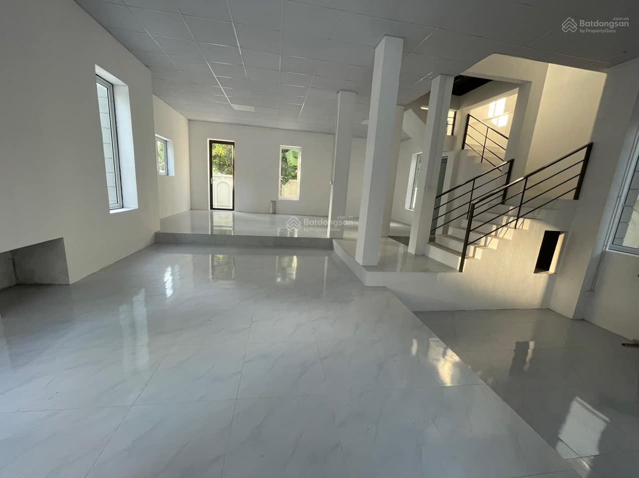 Cho thuê liền kề 4 tầng, hoàn thiện cơ bản VP, làm kho giá 17 triệu, ở Geleximco Lê Trọng Tấn