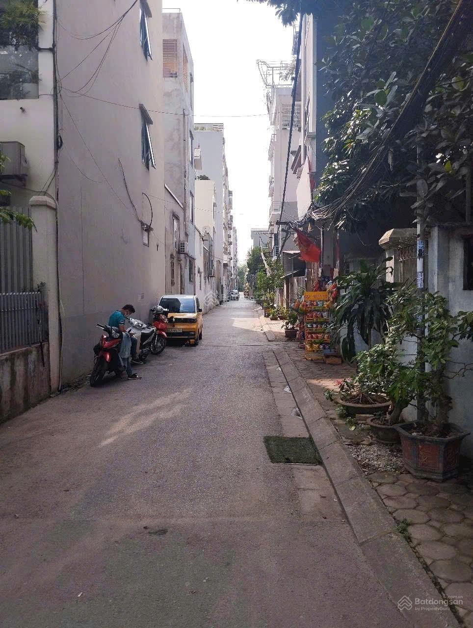 6,4 tỷ, 36.8 m2, 4 tầng, trung tâm phường Việt Hưng, phân lô, cạnh Vin Riverside