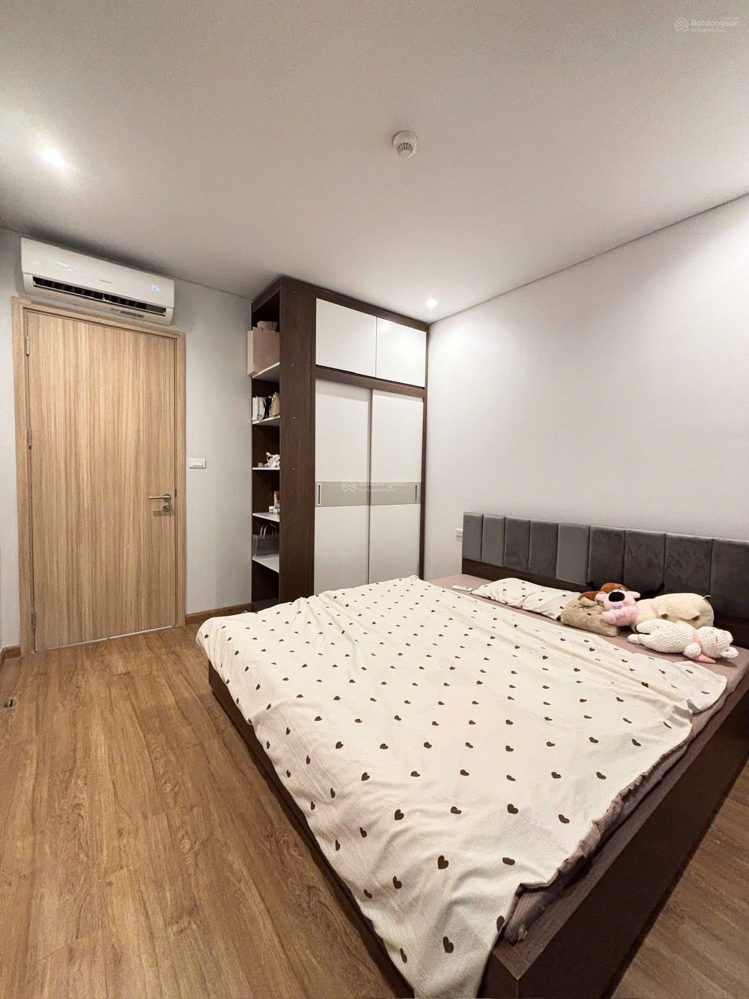 Bán nhanh căn 1 ngủ lớn 2 ban công nội thất mới. LH 0346 773 ***