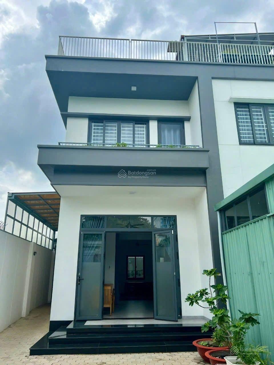 Nhà biệt thự KDC Vĩnh Phú gần ngã tư Bình Phước, p. Bình Hòa Tp. Thuận An