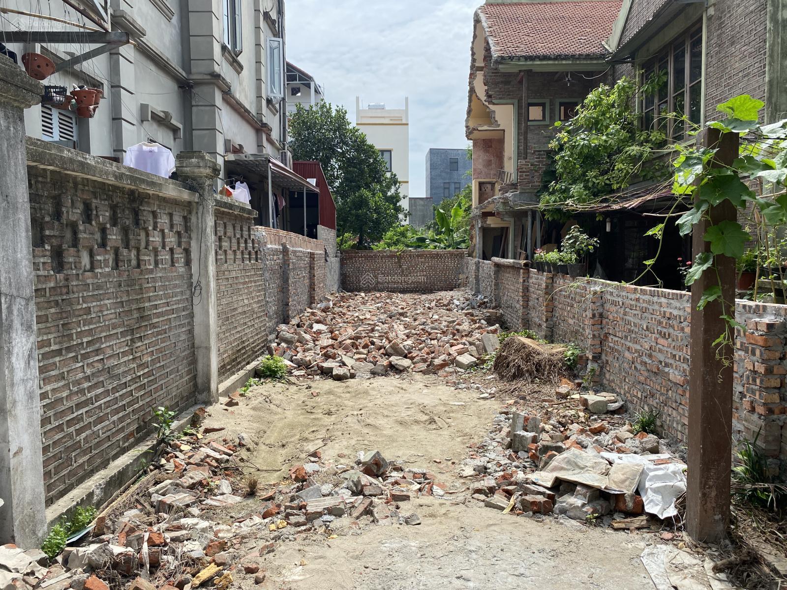 Chủ cần tiền gấp, giảm giá mạnh mảnh đất trục chính đường oto tránh tại Viên Ngoại Đặng Xá