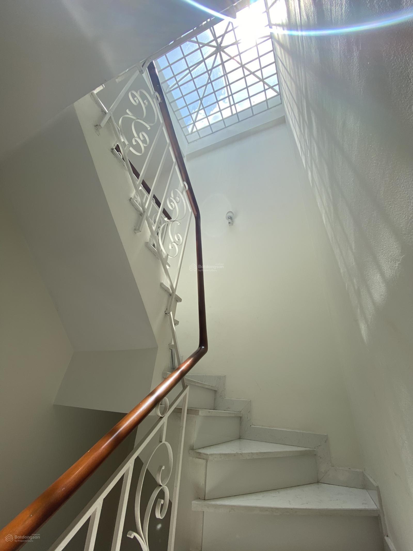 Bán nhà 3 tầng Nguyễn Hồng Đào- Trường Chinh P14 TB 25m2 2 lầu giá 3,7 tỷ