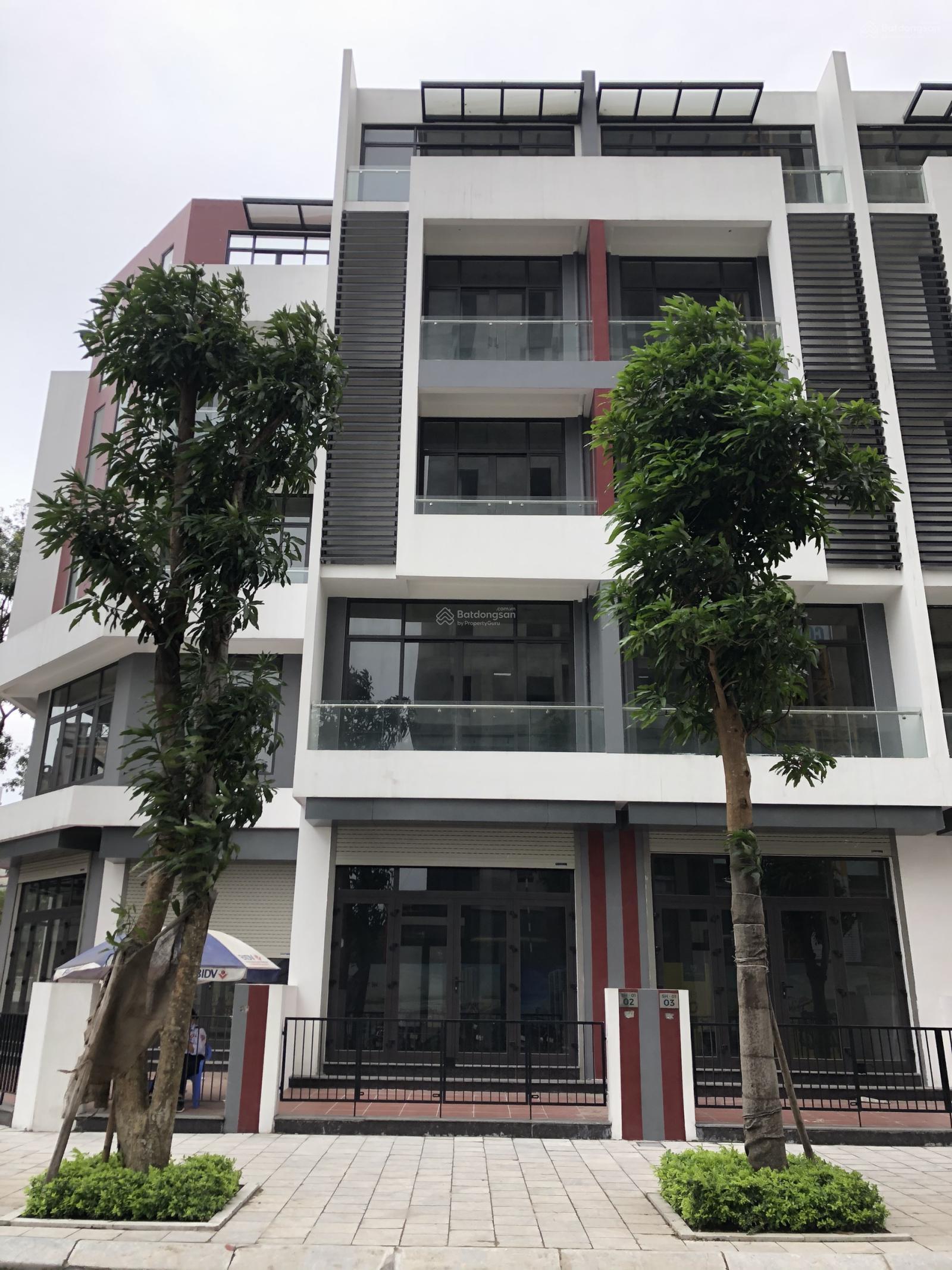 Chính chủ bán LK 5tầng, hoàn thiện có thang máy, địa điểm kinh doanh được. LH: 0988 970 ***