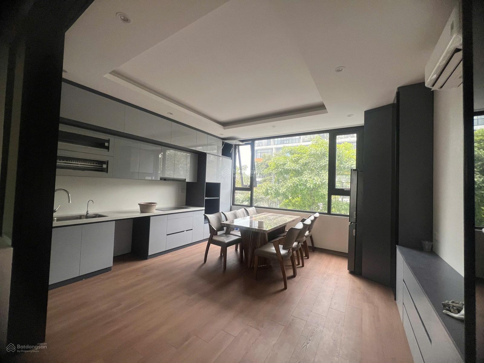 Chính chủ bán LK 5tầng, hoàn thiện có thang máy, địa điểm kinh doanh được. LH: 0988 970 ***
