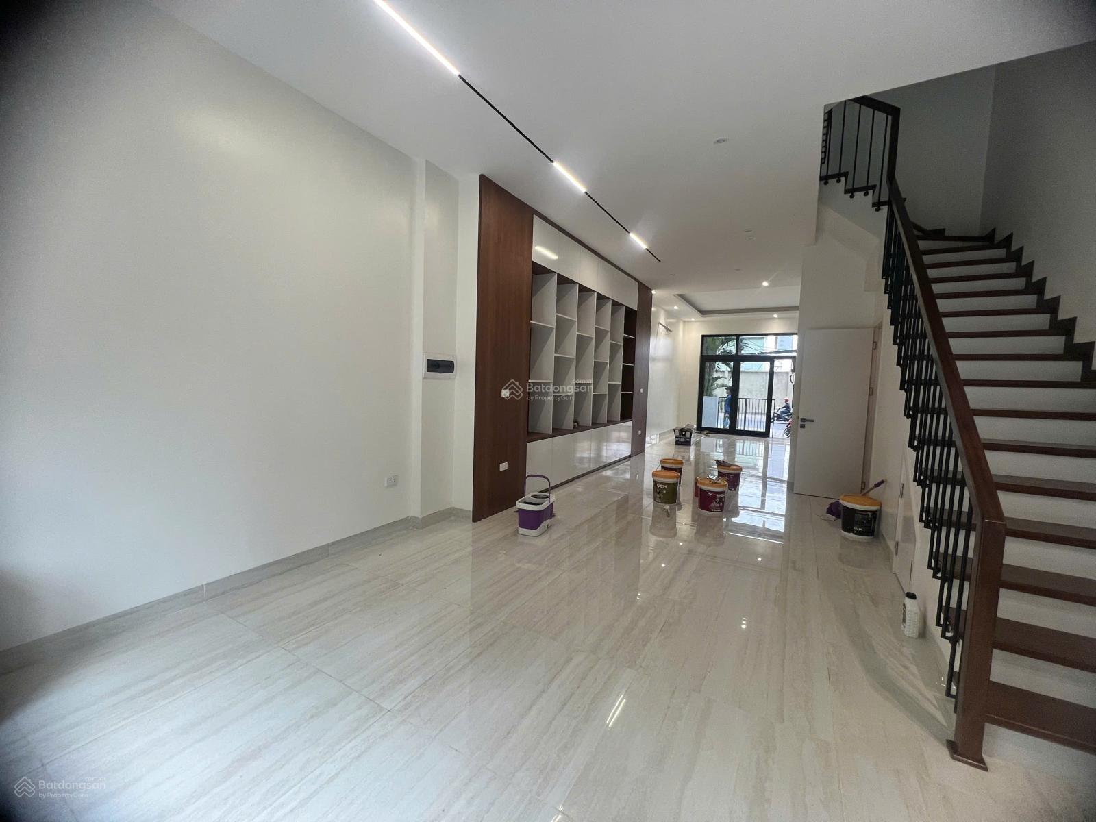 Chính chủ bán SH 2 mặt tiền, 95m2, hoàn thiện có thang máy Chính chủ bán SH 2 mặt tiền, 95m2, hoàn thiện có thang máy