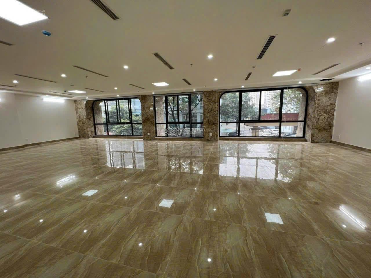 Bán tòa nhà mặt phố Đức Diễn - 290m2 - vỉa hè rộng - kinh doanh