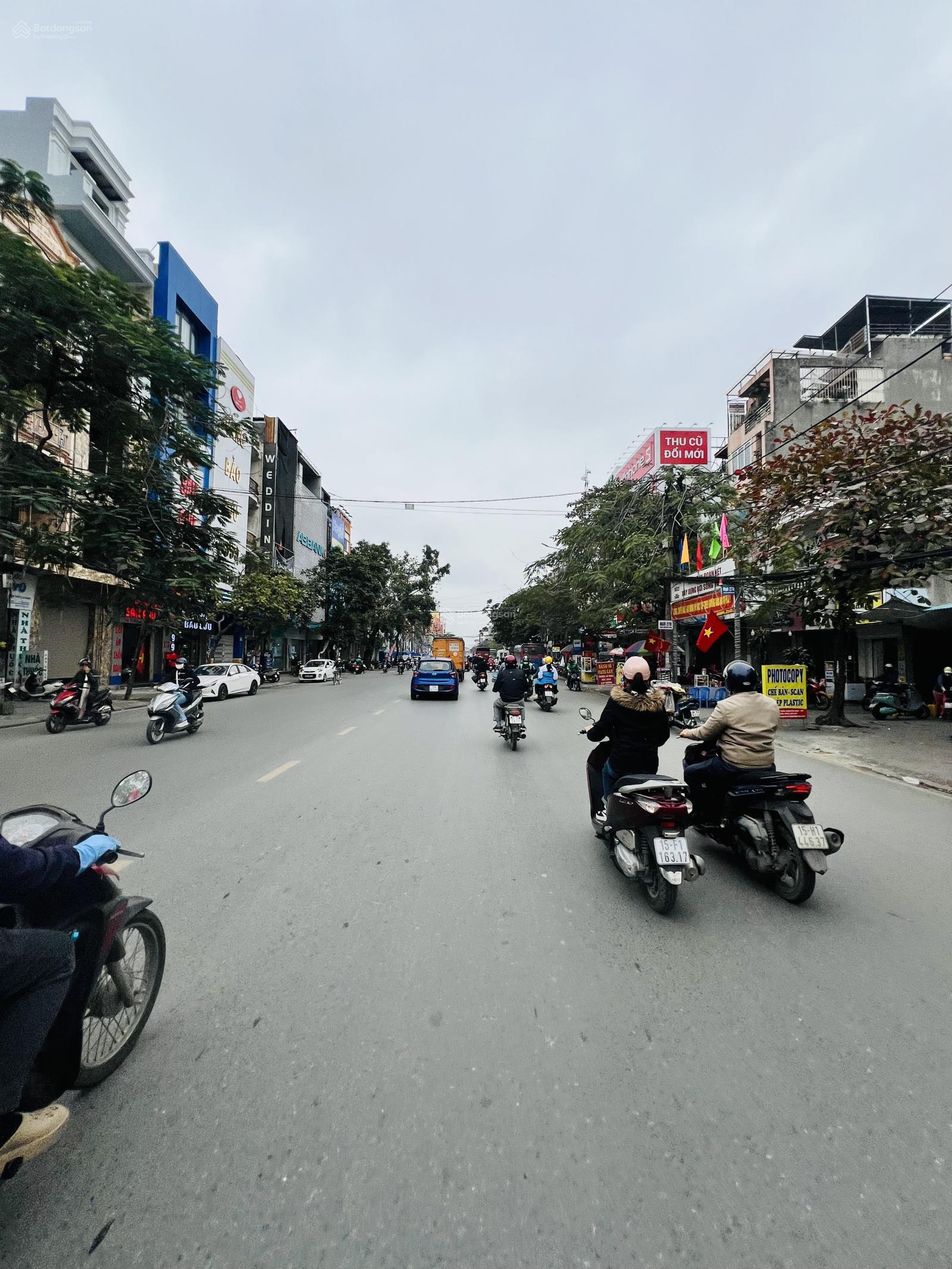 Mặt Đường Lạch Tray. View Công Viên. Diện tích: 75m x 2 tầng. Ngang 4,2m. Giá 21.7 tỷ.