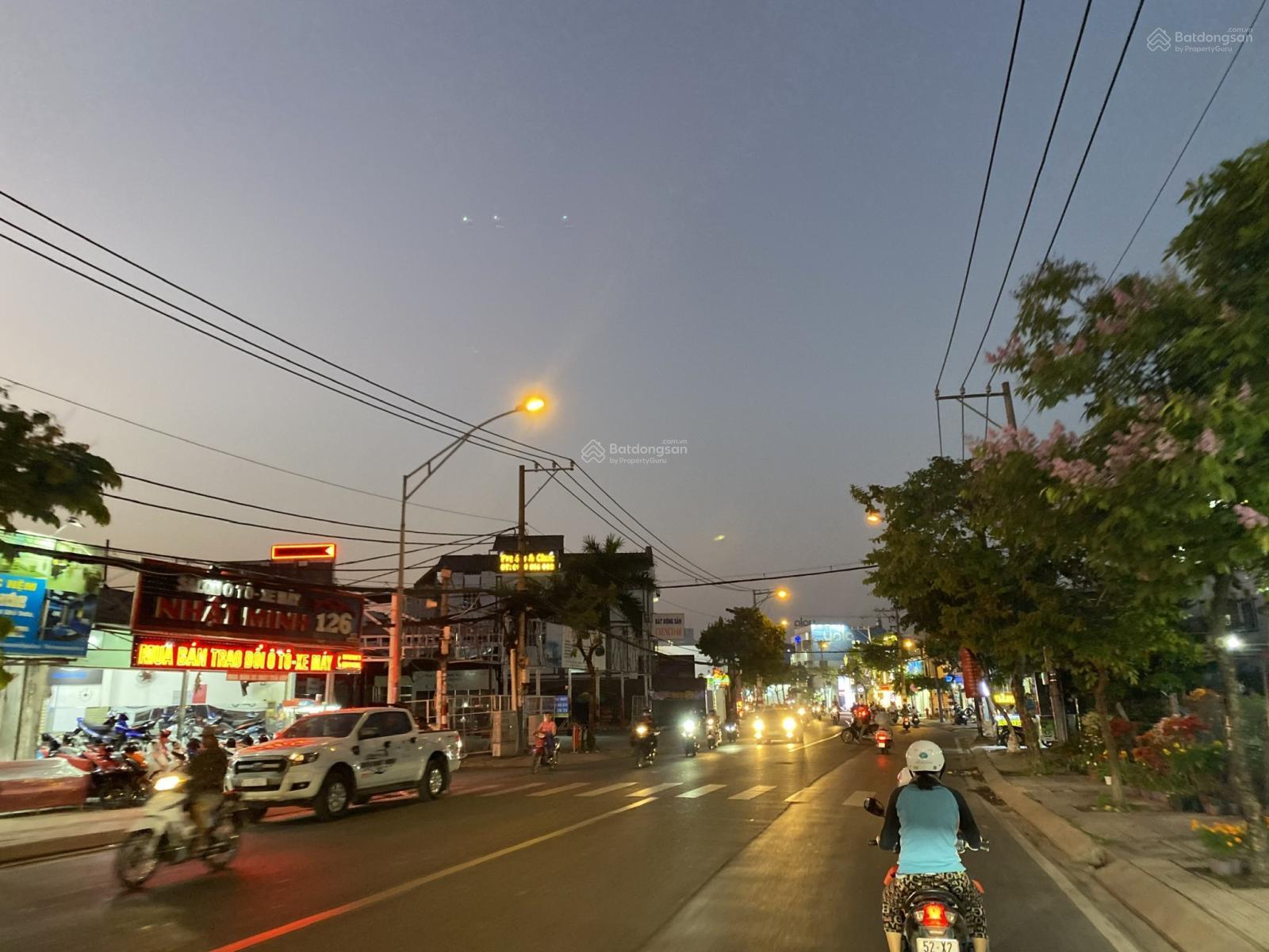 Bán nhà 4 tầng MT Hoàng Hữu Nam, 7x28m full 200m2 thổ cư, đường 30m vỉa hè 5m, giá chỉ 27 tỷ có TL Bán nhà 4 tầng MT Hoàng Hữu Nam, 7x28m full 200m2 thổ cư, đường 30m vỉa hè 5m, giá chỉ 27 tỷ có TL