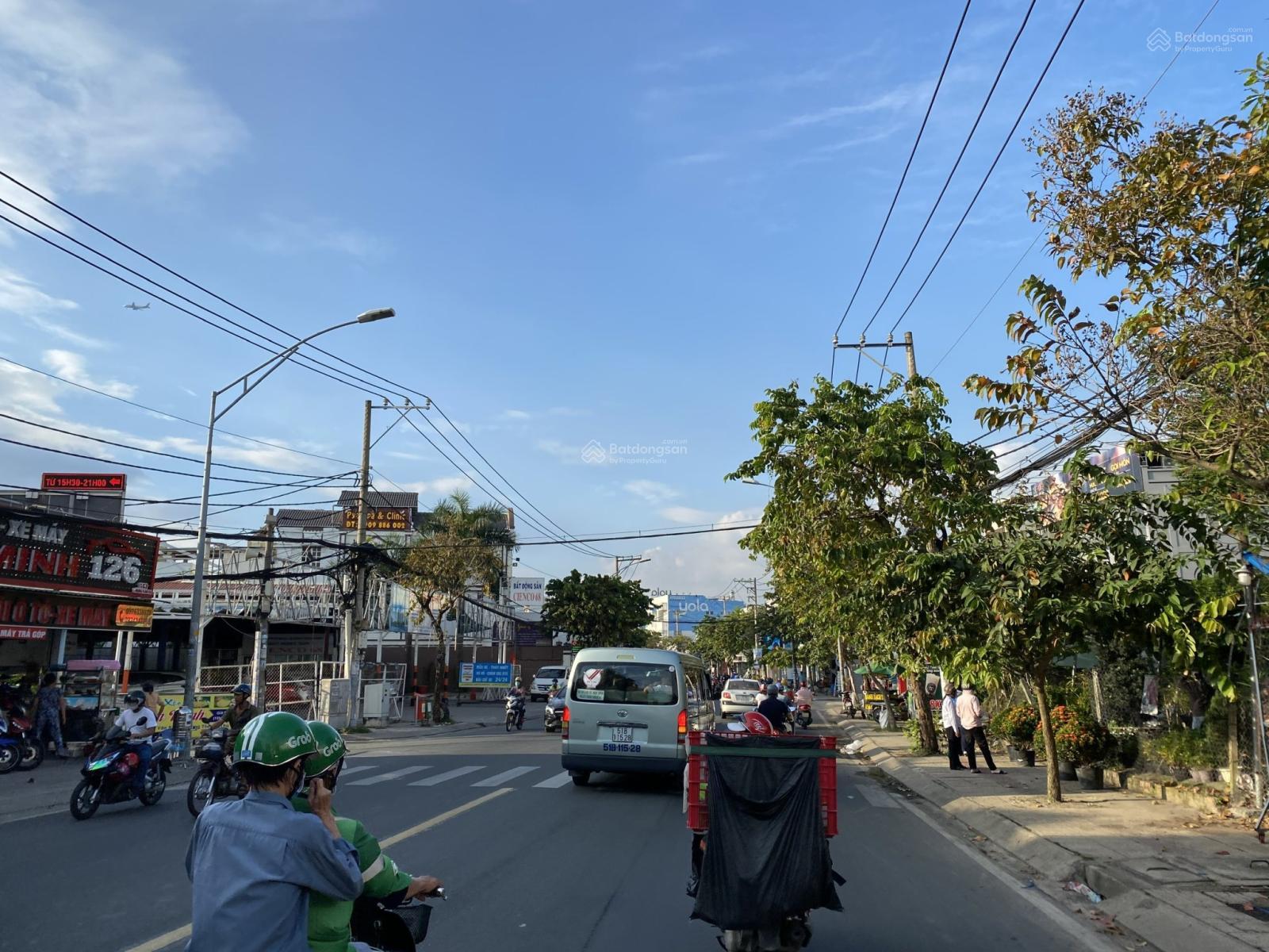 Bán nhà 4 tầng MT Hoàng Hữu Nam, 7x28m full 200m2 thổ cư, đường 30m vỉa hè 5m, giá chỉ 27 tỷ có TL Bán nhà 4 tầng MT Hoàng Hữu Nam, 7x28m full 200m2 thổ cư, đường 30m vỉa hè 5m, giá chỉ 27 tỷ có TL