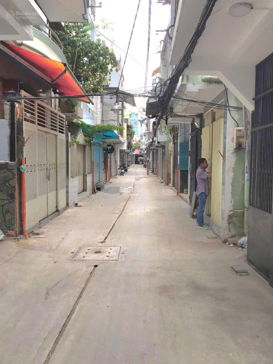 Bán gấp nhà hẻm xe hơi 404 Nguyễn Đình Chiểu- Phường 4 - Quận 3