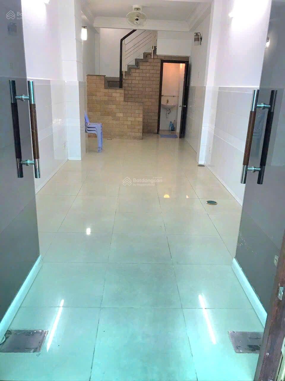 Bán gấp nhà hẻm xe hơi 404 Nguyễn Đình Chiểu- Phường 4 - Quận 3