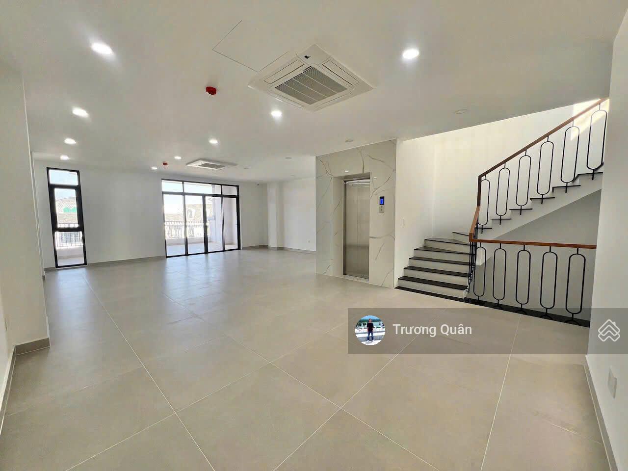 Tòa nhà văn phòng vị trí đẹp cho thuê theo tầng phù hợp nhiều nhu cầu khách hàng tại KĐT Vạn Phúc