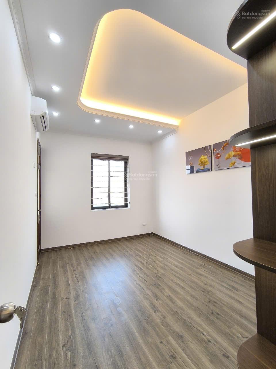 Bán căn hộ phố Vũ Phạm Hàm 90m2 3PN nhà đẹp căn góc