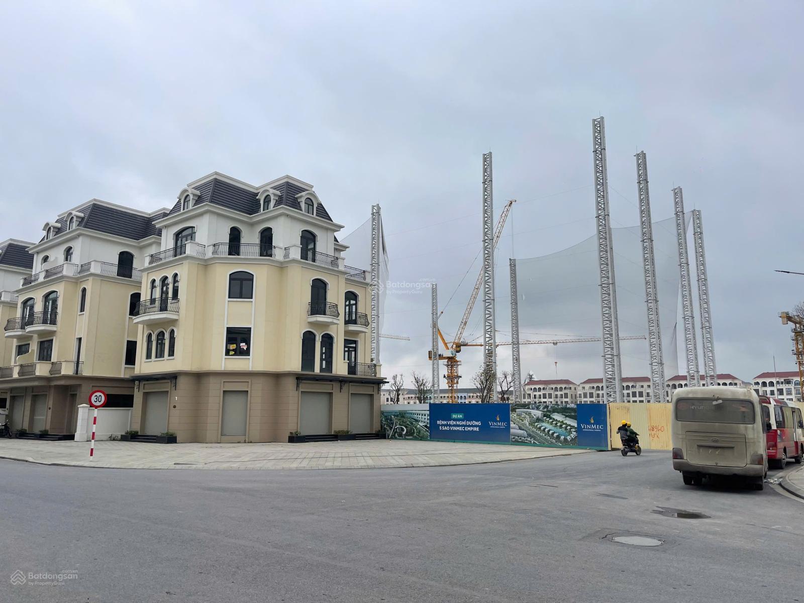 Bán Shop 2 mặt tiền Vinhomes Ocp2 căn Shop Sao Biển. Đối diện sân gofl và chung cư 2 Năm Thắng 40%