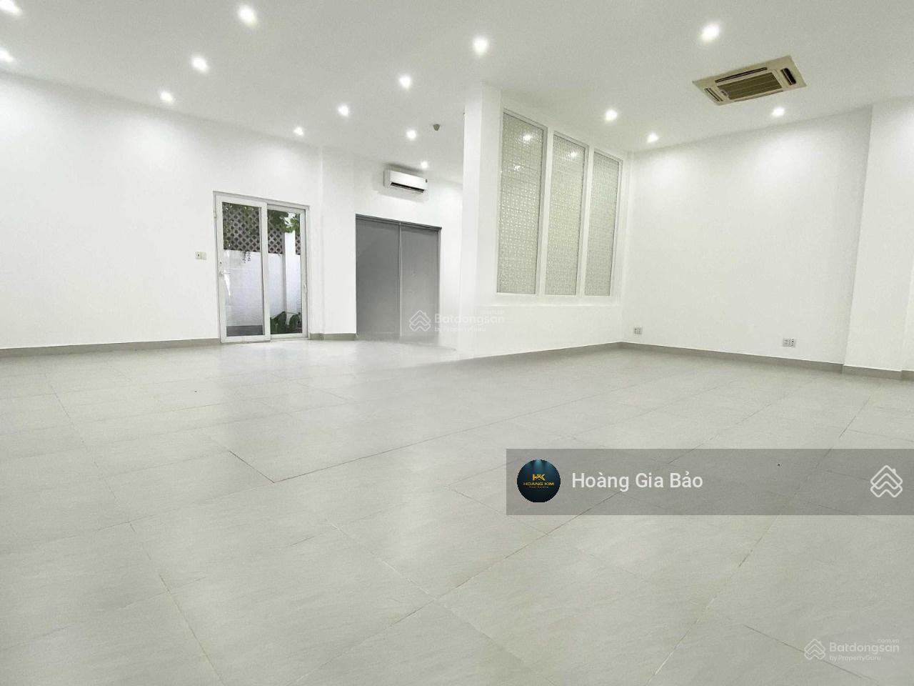 Cho thuê nhà Hoàng Hoa Thám sát ngay nhà ga T3, P.13, Q.Tân Bình, 8x22m, 1 trệt 2 lầu