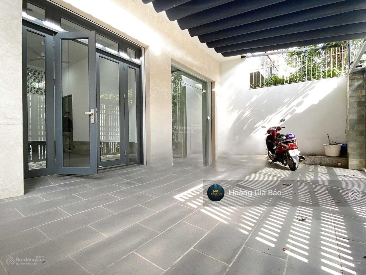 Cho thuê nhà Hoàng Hoa Thám sát ngay nhà ga T3, P.13, Q.Tân Bình, 8x22m, 1 trệt 2 lầu