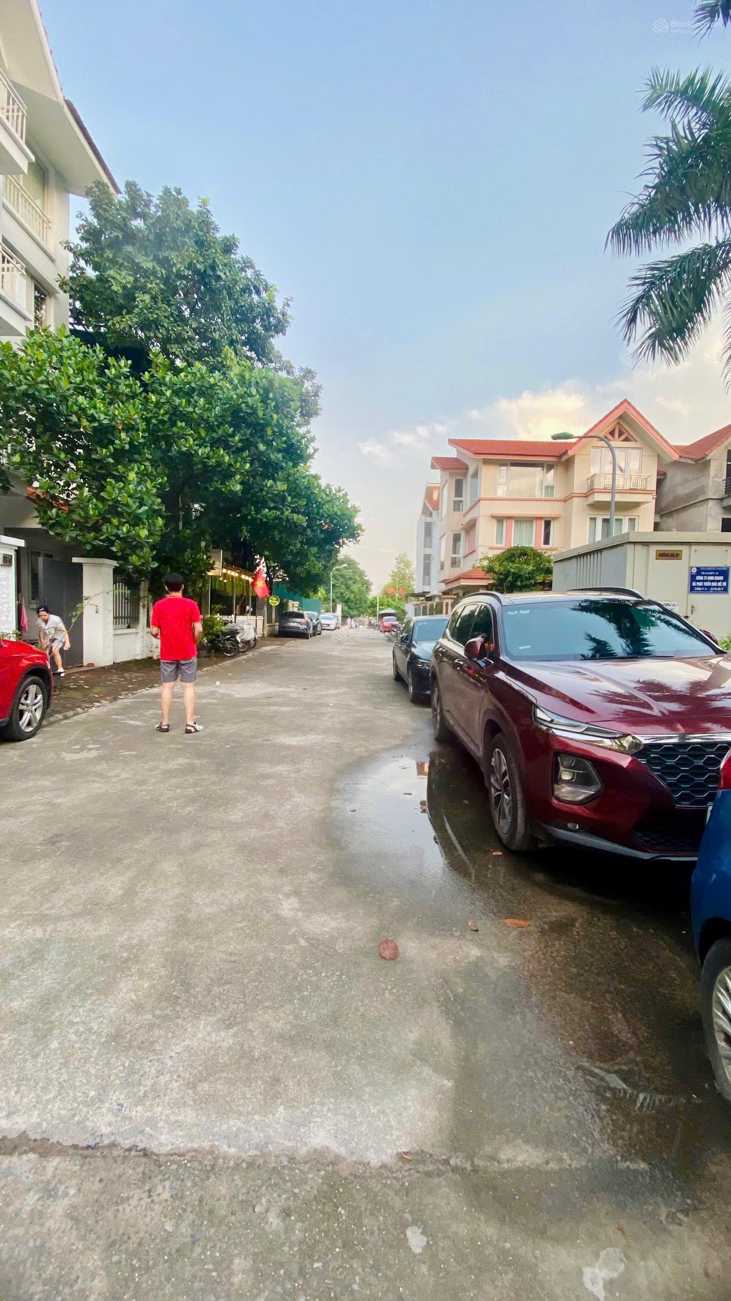 Bán nhà liền kề 4 tầng Nguyễn Quốc Trị, Cầu Giấy DT: 123m2, MT: 7,4m, xây 4 tầng thô view vườn hoa