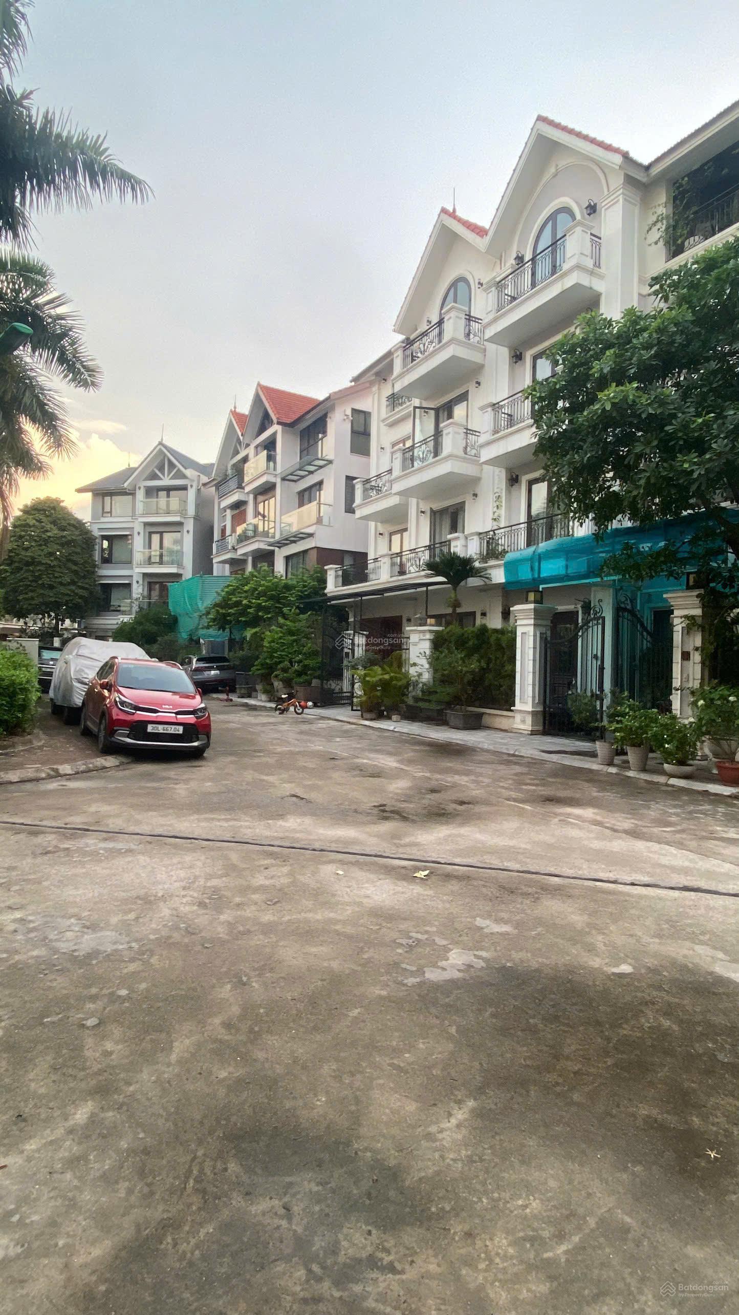 Bán nhà liền kề 4 tầng Nguyễn Quốc Trị, Cầu Giấy DT: 123m2, MT: 7,4m, xây 4 tầng thô view vườn hoa