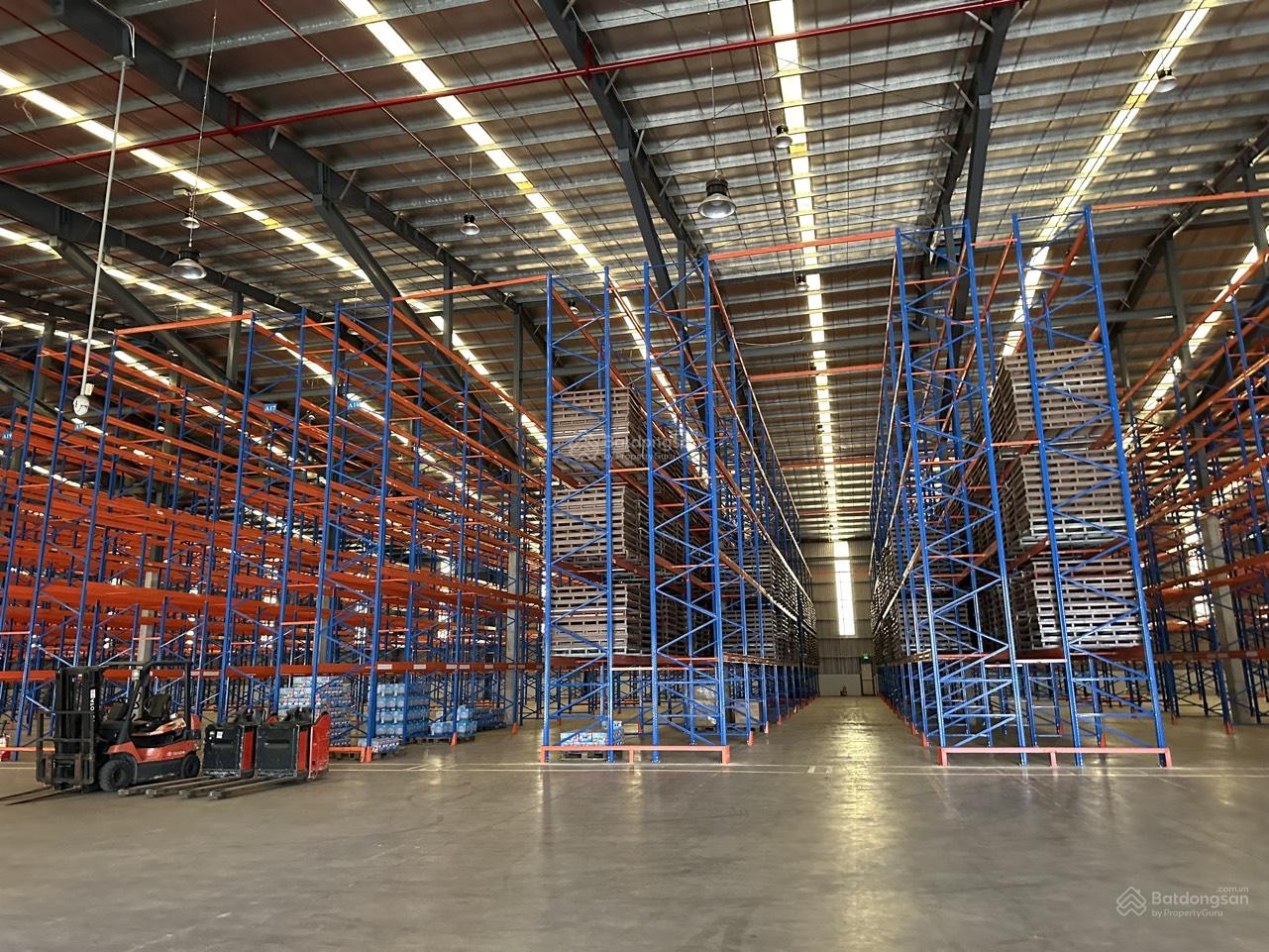 Cho thuê 4000m2 kho chuẩn KCN Sóng Thần, khuôn viên rộng