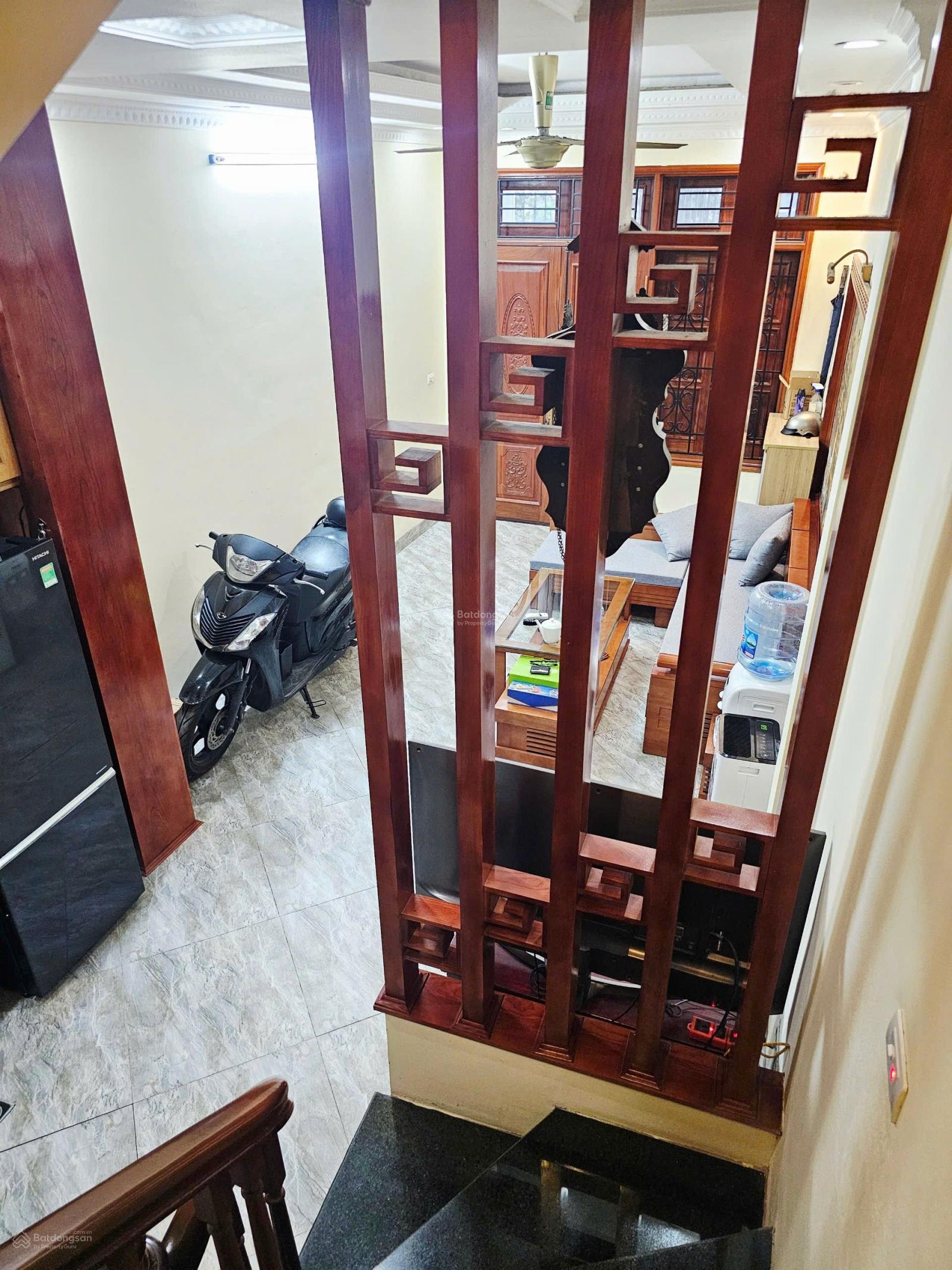 Bán nhà Lô góc tại Phố Trạm,Long Biên 6 tỷ, 35 m2, view đẹp, ban công thoáng sáng, gần AEON LB.